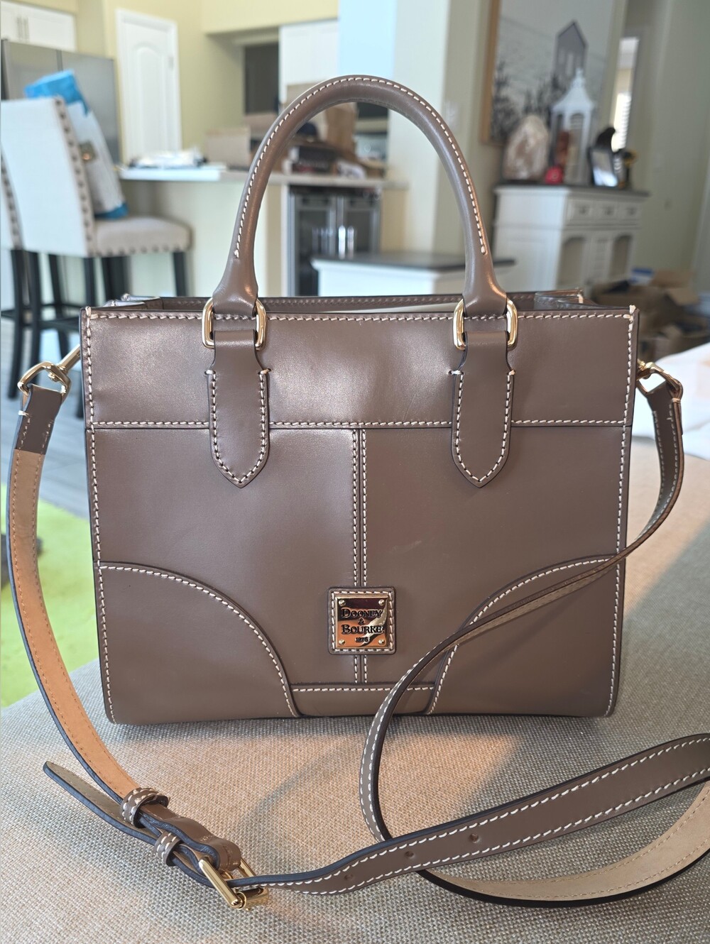 NEW WITHOUT TAGS DOONEY AND BOURKE Selleria JANE LEATHER SATCHEL,HANDBAG, PURSE